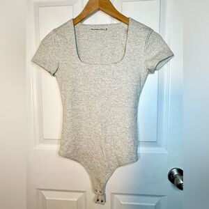Abercrombie & Fitch Square Neck Short Sleeve Gray Bodysuit - Size XS